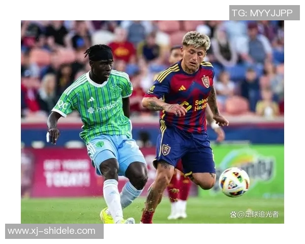 足球明星乘坐豪华球车出行引发球迷热议与关注